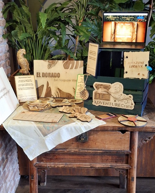 Tafel met uitgestalde El Dorado huur escape room